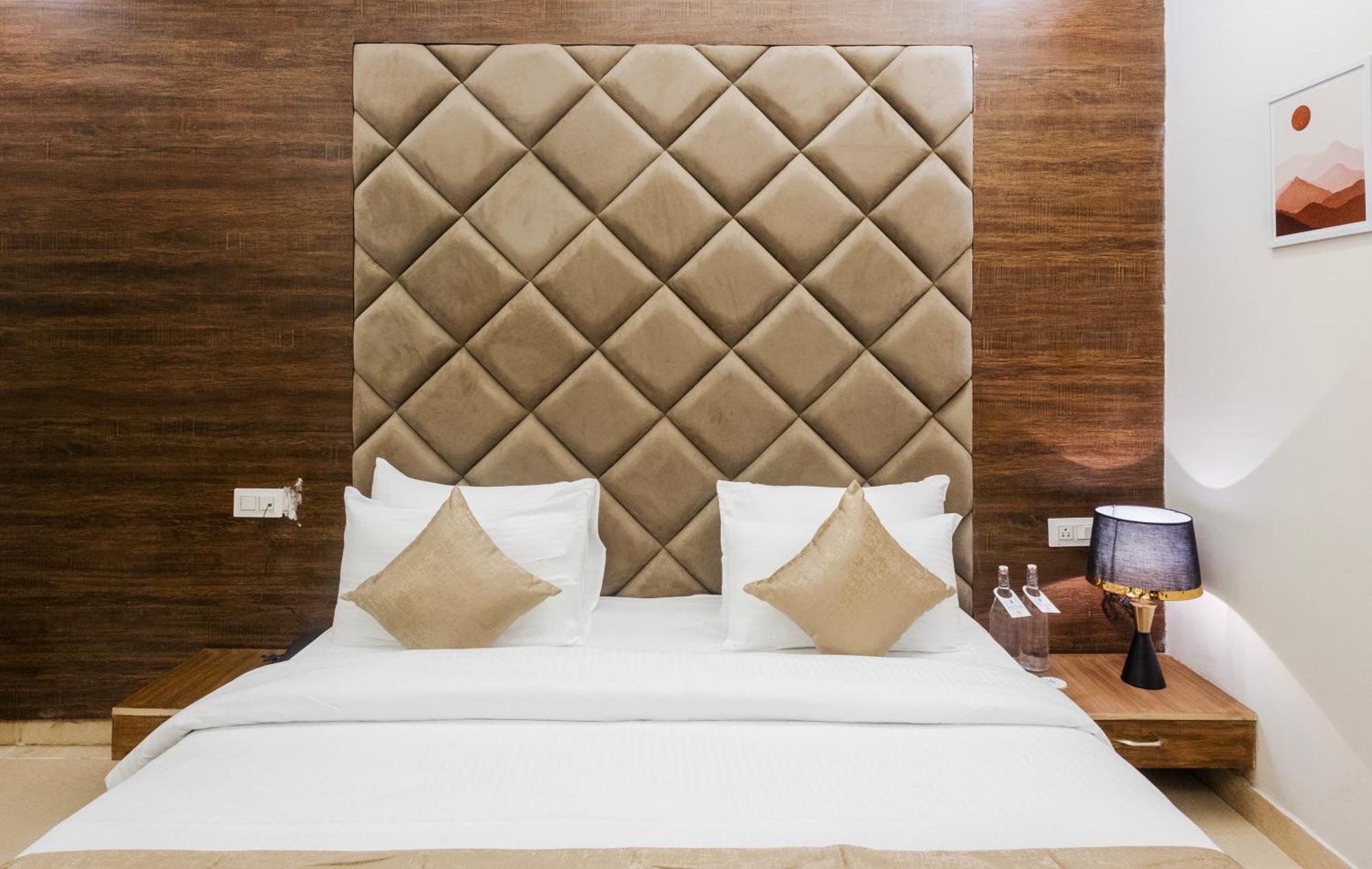 Stone Wood Hotel, Рішикеш Екстер'єр фото