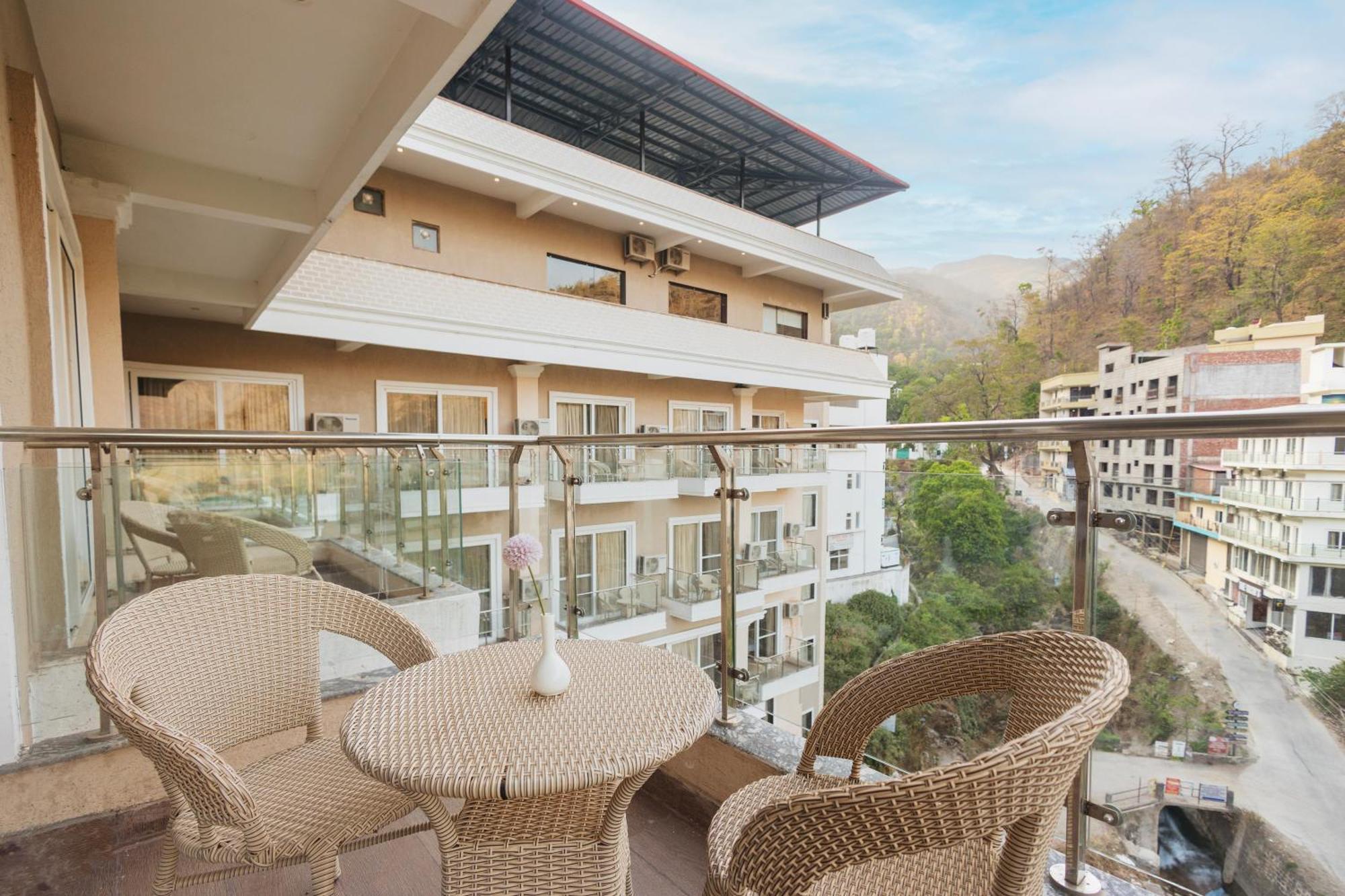 Stone Wood Hotel, Рішикеш Екстер'єр фото