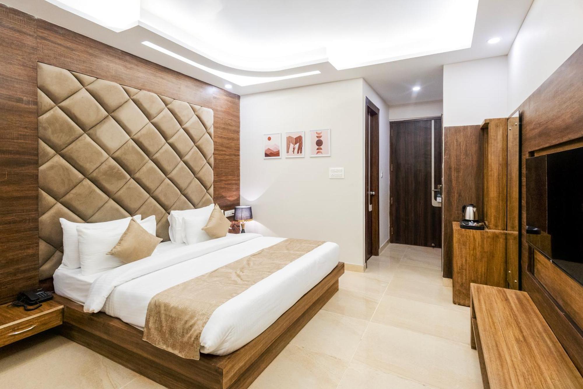 Stone Wood Hotel, Рішикеш Екстер'єр фото